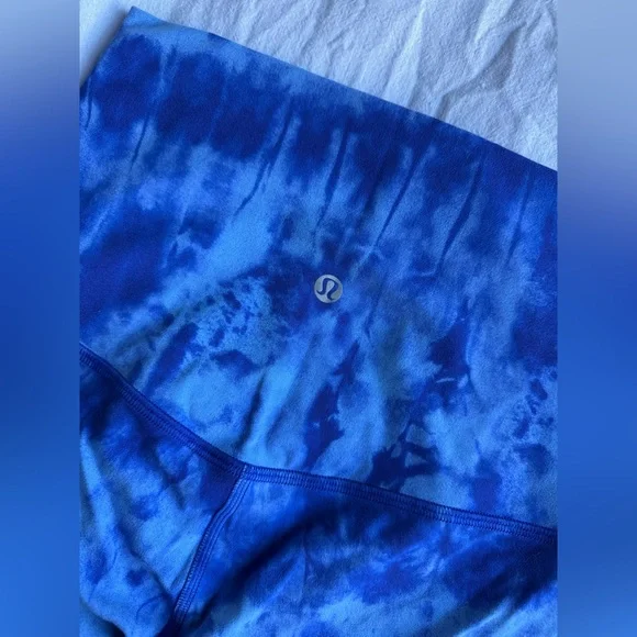 Lululemon Align Super High Rise Shorts - Picture 4 of 6